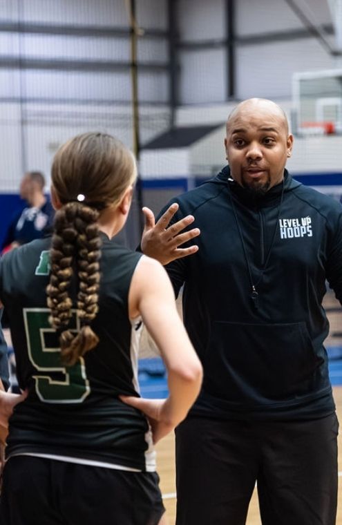 basketball players scrambling for loose ball